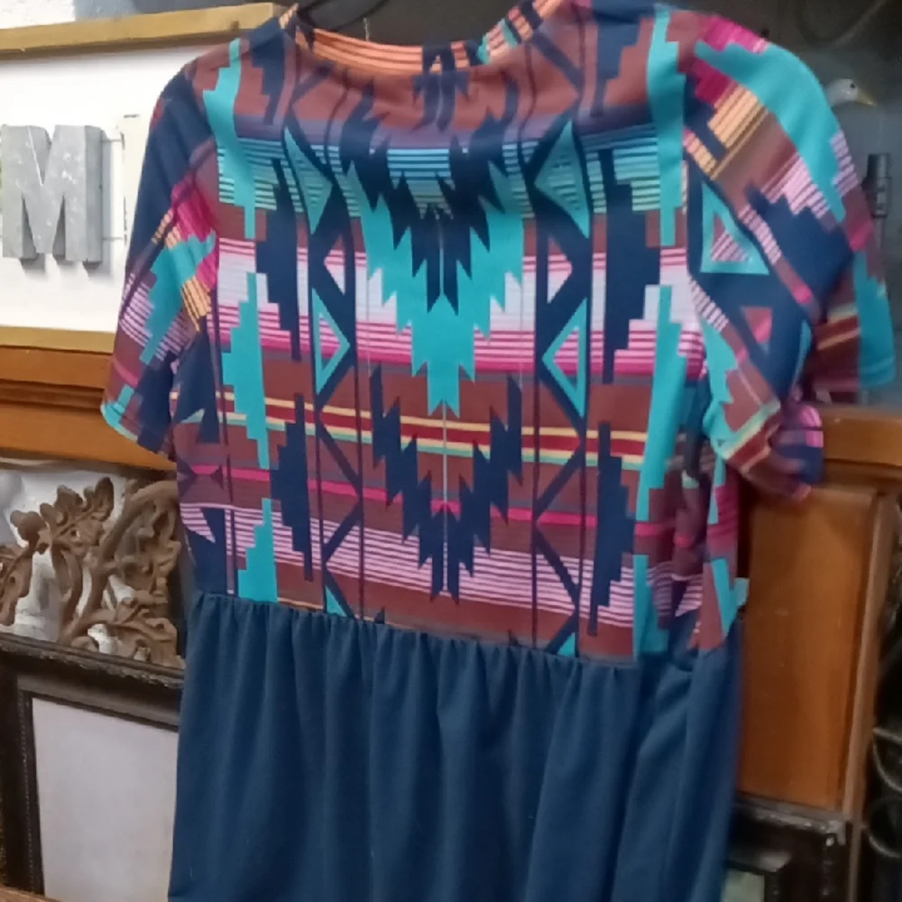Vibrant Aztec Print Short Sleeve Top - Picture 7 of 7